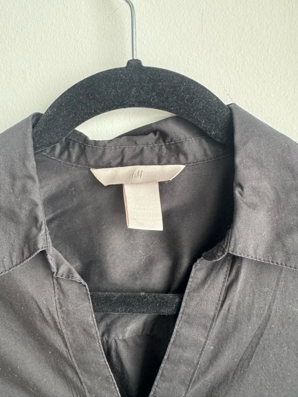 H&M Black Women's Long-Sleeve Button Down Shirt - Picture 2 of 2